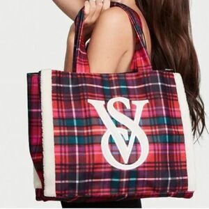Victoria’s Secret Christmas holiday plaid tote NWT